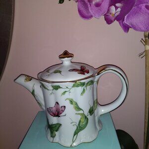 I. Godinger Porcelain Tea Pot.